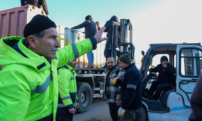 Didim’den Sarsıntı Bölgesine Dayanaklar Devam Ediyor