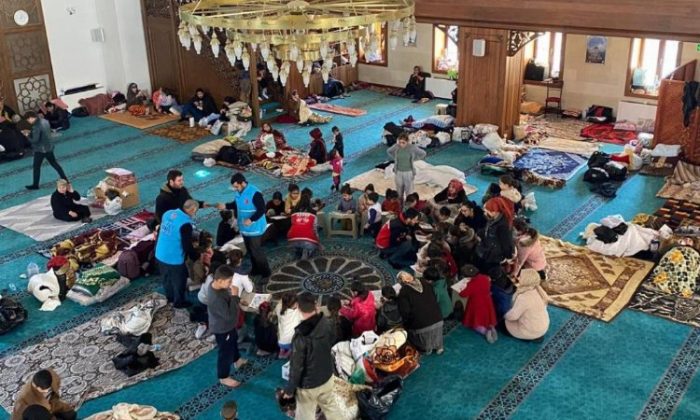 Diyanet 11 vilayette 380 bine yakın depremzedeye kapı açtı
