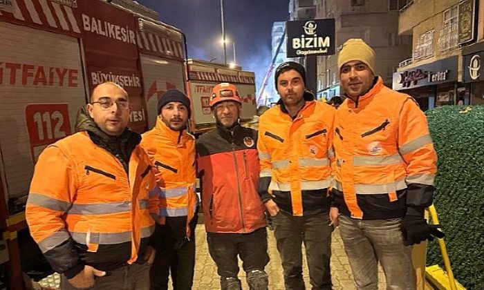 Edremit Belediyesi grupları sarsıntı bölgesine ulaştı