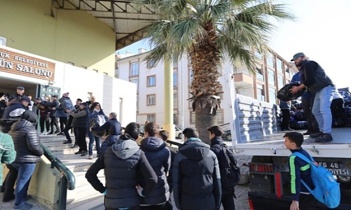 Efes Selçuk Belediyesi’nden Sarsıntı Bölgesine Ekmek ve Sıcak Yemek