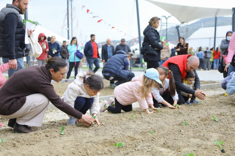 Efes Selçuk’tan zelzele alanına ‘tohum’ dayanağı