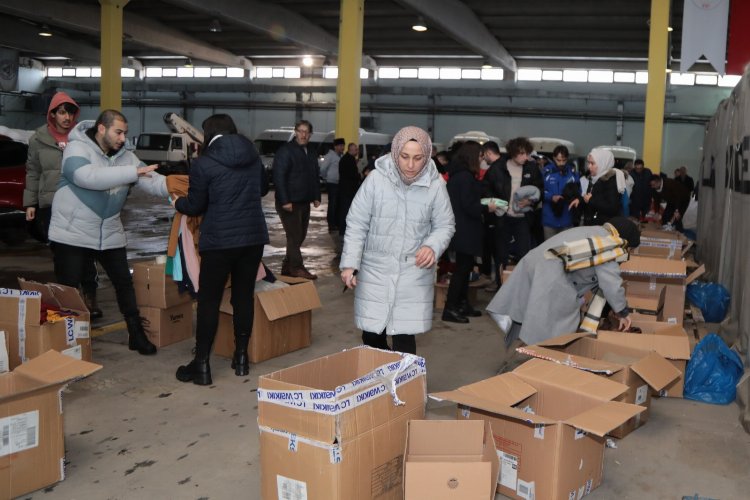ERÜ’den depremzedelere uzanan dayanağa yardım eli