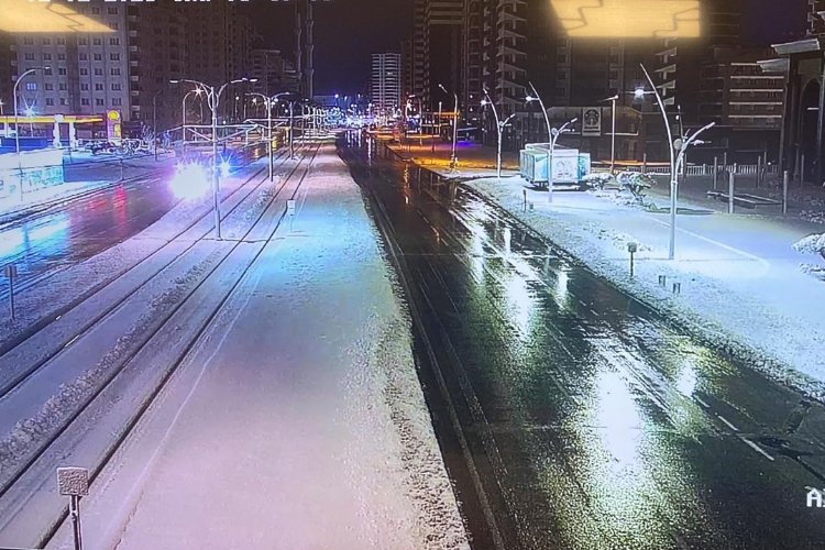 Gaziantep karla çabayı gece de sürdürdü