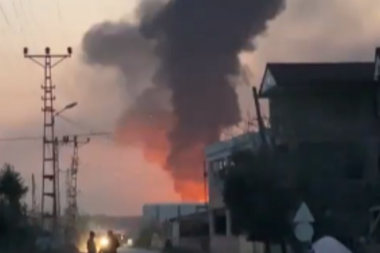 Hatay’da fabrika yangını! Dumanlar kenti kapladı!