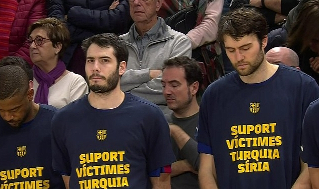 İspanya Basketbol Ligi’nde 10 ili etkileyen sarsıntılarda hayatını kaybedenler için hürmet duruşu gerçekleştirildi