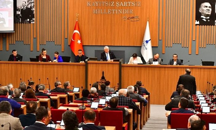 İzmir Büyükşehir Belediyesi’nden zelzele bölgesindeki çiftçilere yem dayanağı