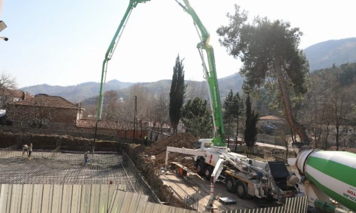 Karamürsel Kızderbent’te çok maksatlı salon temeli