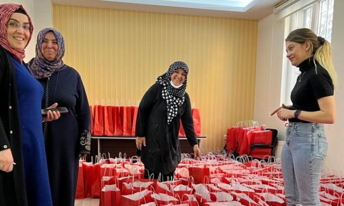 Kayseri Talaslı bayanlardan depremzedelere hijyen seti