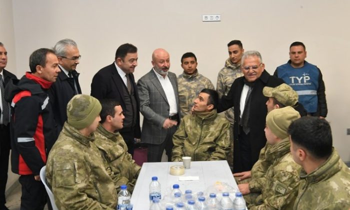 Kayseri’den zelzele bölgesine bin tırlık yardım