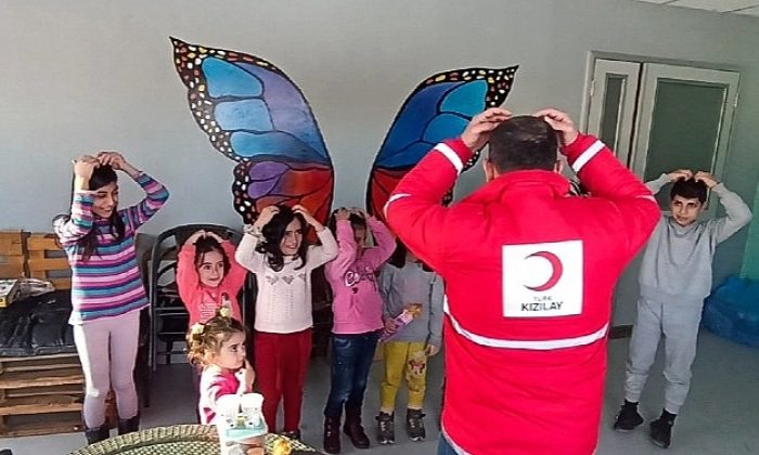Kızılay’ın Psikososyal Dayanak Takımları Ruhsal Travmalara Karşı Bölgede Ruhsal Birinci Yardım Veriyor