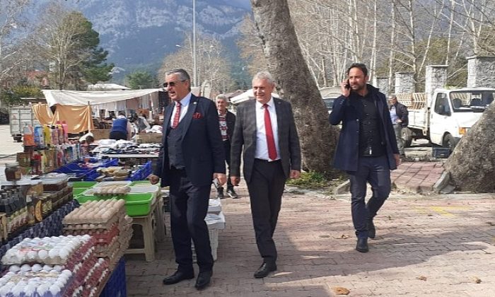 Lider Topaloğlu pazar esnafını ziyaret etti