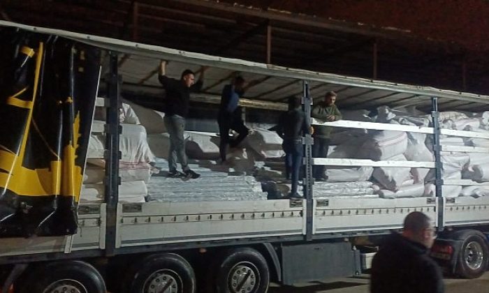 Meneme Belediyesi’nden Sarsıntı Bölgesine Çadır Takviyesi