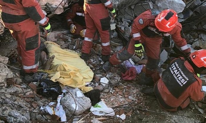 Muğla Büyükşehir Sarsıntı Felaketinde Vatandaşlarında Yanında