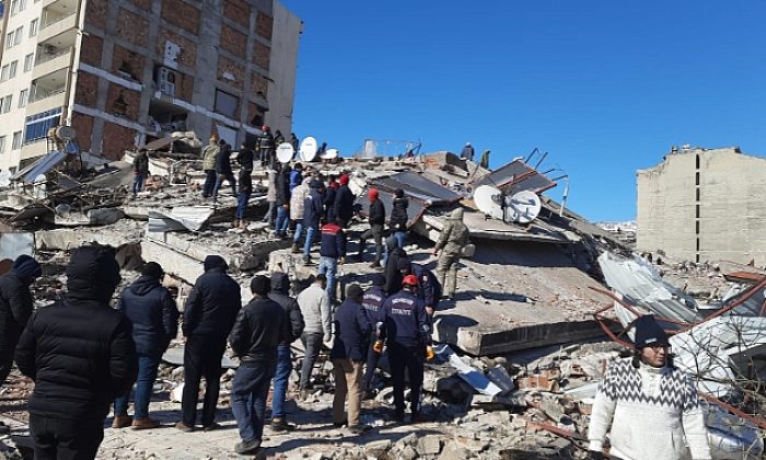 Nevşehir Belediyesi İtfaiye Müdürlüğü 64 Saat Sonra 2 Kişiyi Daha Enkazdan Çıkarttı