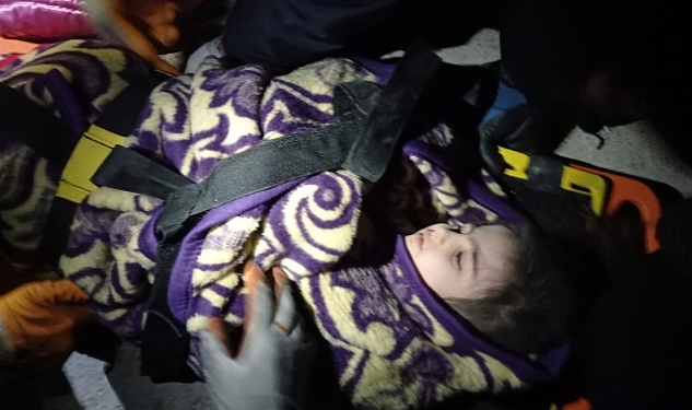 Nevşehir Belediyesi Takımları Kahramanmaraş’ta 40 Saat Sonra 2 Kardeşi Enkazdan Sağ Çıkardı