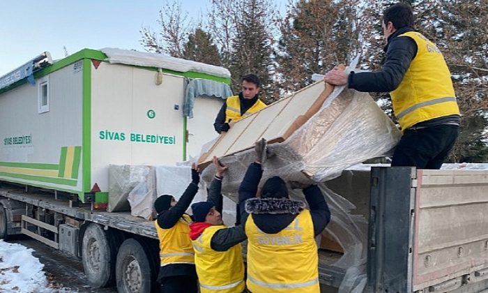Sivas Belediyesi 20 Konteyner Araç Sarsıntı Bölgesine Ulaştı…