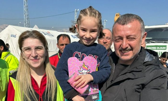 Tahir Büyükakın’dan depremzedelere ağır ilgi