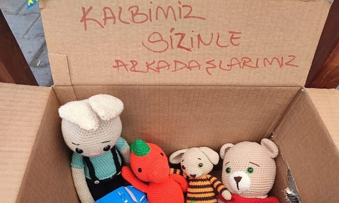 Yardım Kolilerinden Çıkan Notlar İçimizi Isıttı