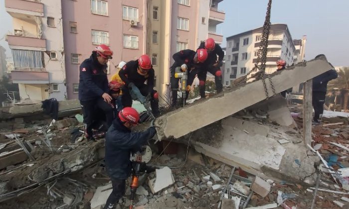 Zelzelenin 4. gününde can kaybı 12 bin 873’e yükseldi