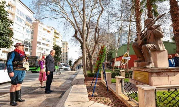 Halk ozanı Özay Gönlüm unutulmadı