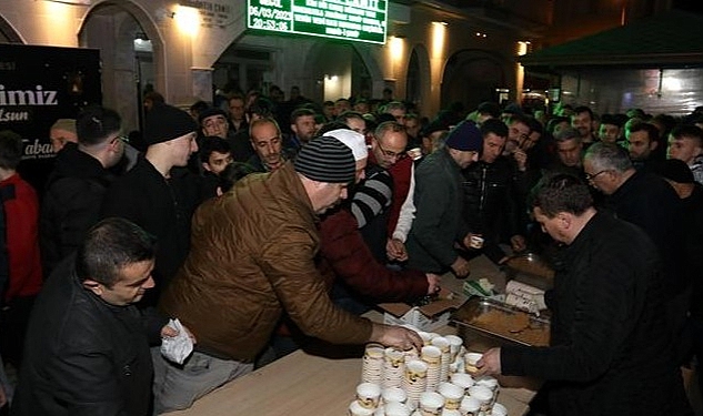 Kandil Helvası Geleneği Sürüyor