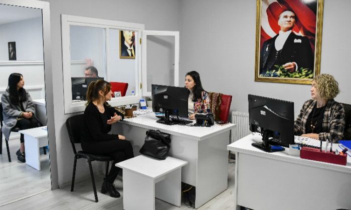 Kariyer Merkezi depremzedelere iş buluyor