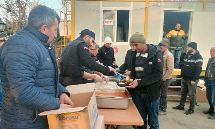 Keçiören Belediyesinin Aş Evinde Üç Öğün Yemek