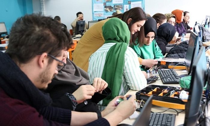 Robotik kodlama atölyeleri KO-MEK’te