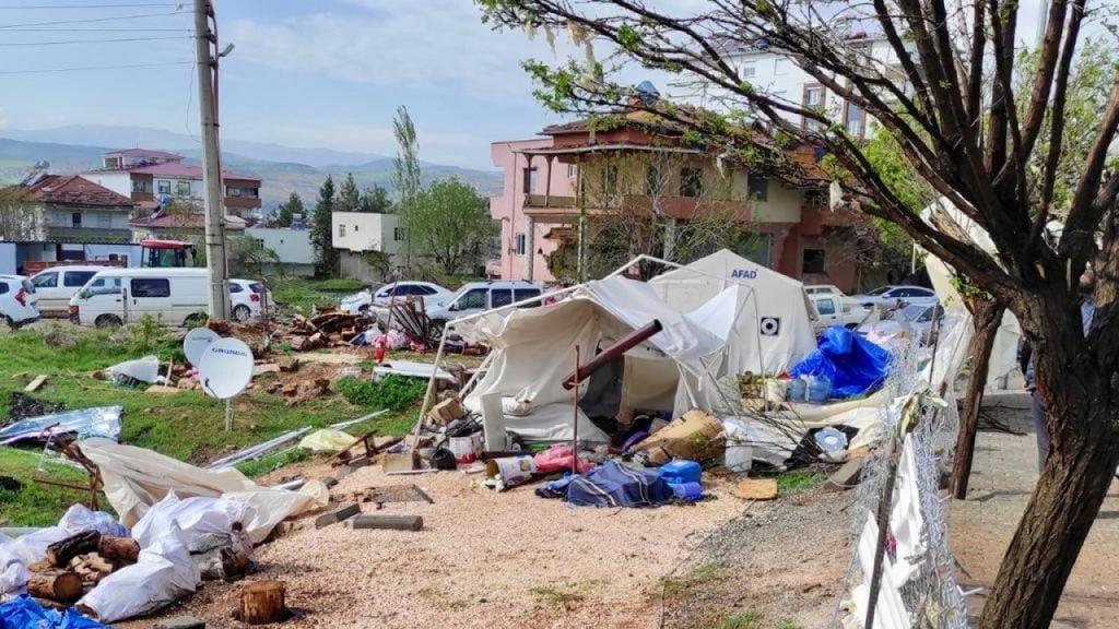 Kahramanmaraş’ta Hortum Felaketi: 1 Kişi Ölü, 44 Yaralı