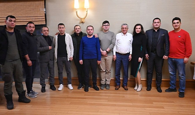 Kemer Belediyesi Başkanı Necati Topaloğlu, Kemer Arama Kurtarma Gönüllüleri ile iftar yemeğinde bir araya geldi