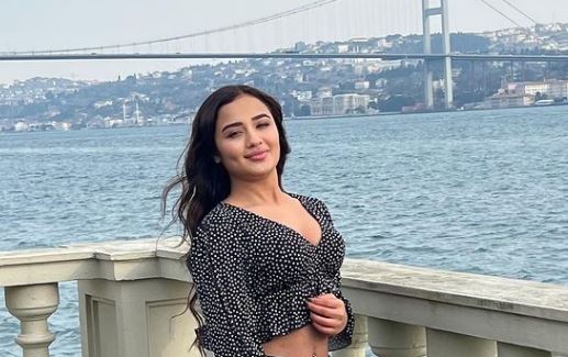 melek azad kimdir