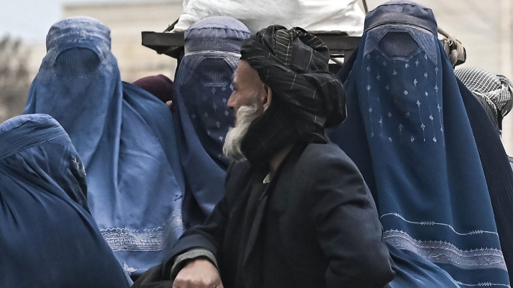 Taliban Rejimi, Ülke Genelinde Kadın Kuaförlerini ve Güzellik Salonlarını Yasakladı