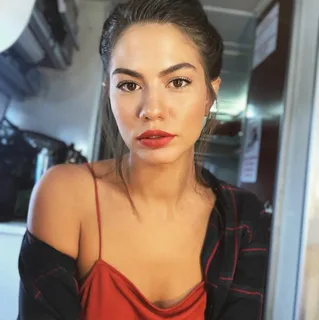 Yeni boşanan Demet Özdemir’den Yunan sevgili haberi geldi!