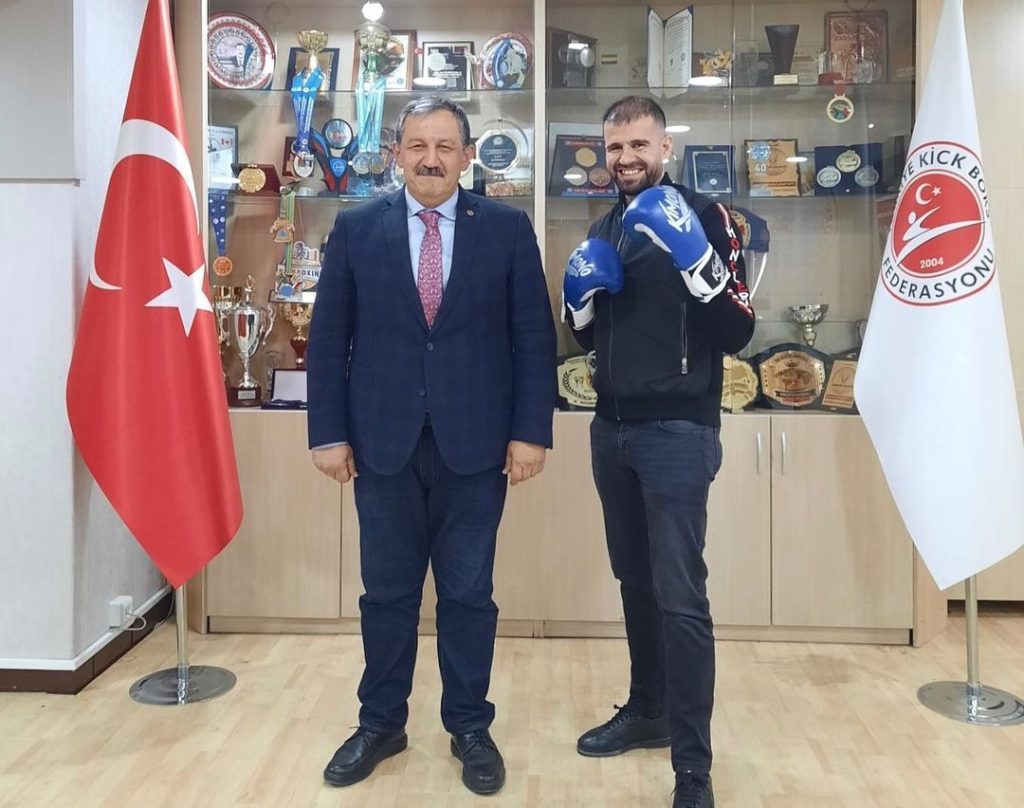 Bakın Türkiye Kick Boks Federasyonu Başkanı Salim Kayıcı’nın Yanında Kimler Var!