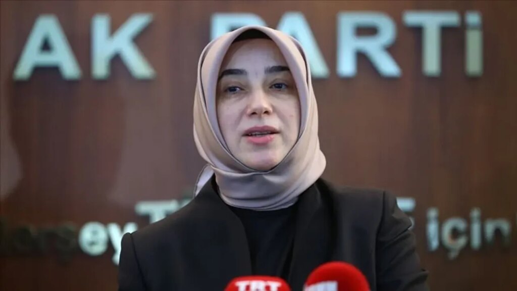 Özlem Zengin’den “görevden alındı” iddialarına yalanlama