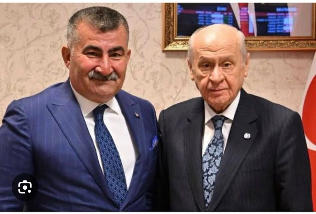 İbrahim Murat Gündüz, “Değerli büyüğüm, yol ve dava arkadaşım, ülküdaşım Nihat Atlı ağabeyimi ölüm yıldönümünde saygı ve rahmet ile anıyorum” ifadelerini kullandı