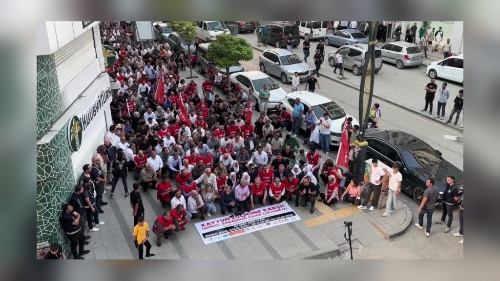 Van’da 223 işçinin işine son verilmesi protesto edildi